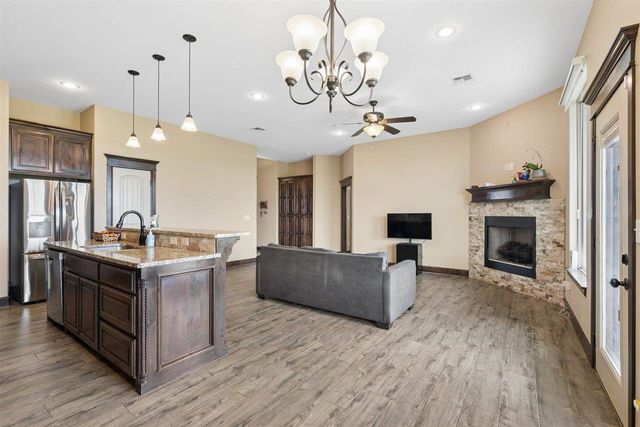 307 N Mountain Meadow, Cache, OK 73527