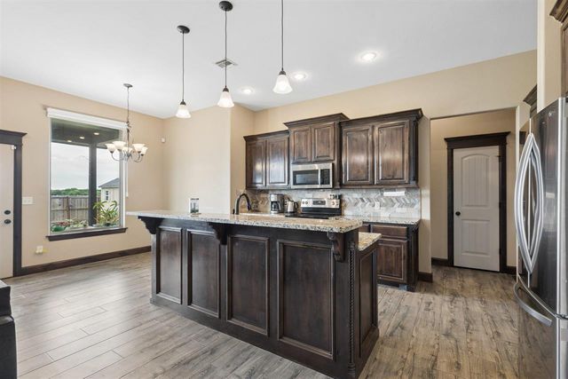 307 N Mountain Meadow, Cache, OK 73527