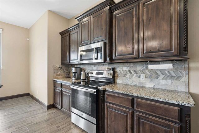 307 N Mountain Meadow, Cache, OK 73527