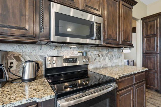 307 N Mountain Meadow, Cache, OK 73527
