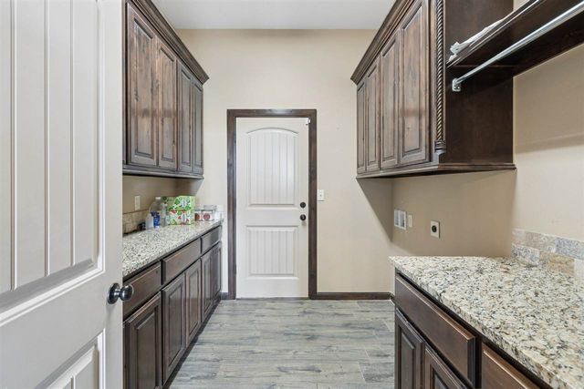 307 N Mountain Meadow, Cache, OK 73527
