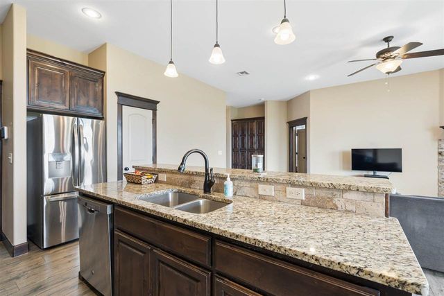 307 N Mountain Meadow, Cache, OK 73527
