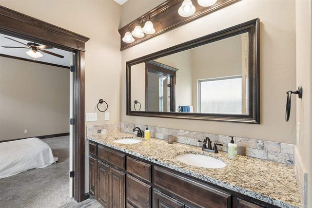 307 N Mountain Meadow, Cache, OK 73527