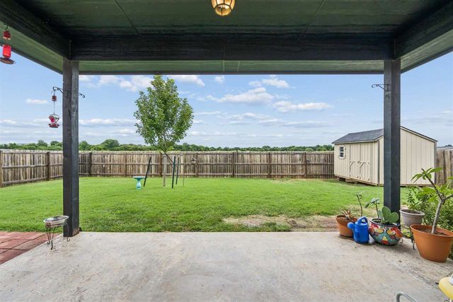 307 N Mountain Meadow, Cache, OK 73527