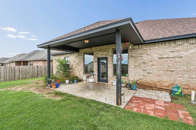 307 N Mountain Meadow, Cache, OK 73527