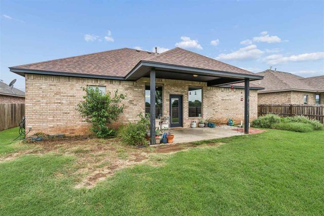 307 N Mountain Meadow, Cache, OK 73527