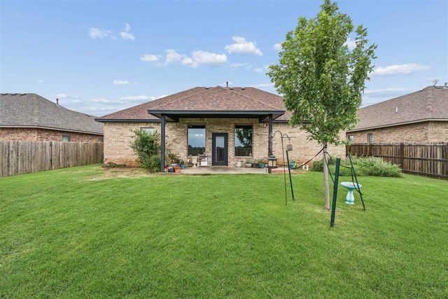 307 N Mountain Meadow, Cache, OK 73527