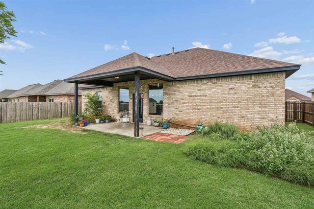 307 N Mountain Meadow, Cache, OK 73527
