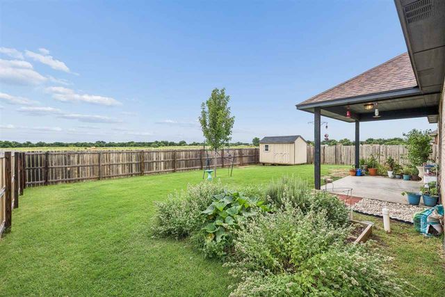 307 N Mountain Meadow, Cache, OK 73527