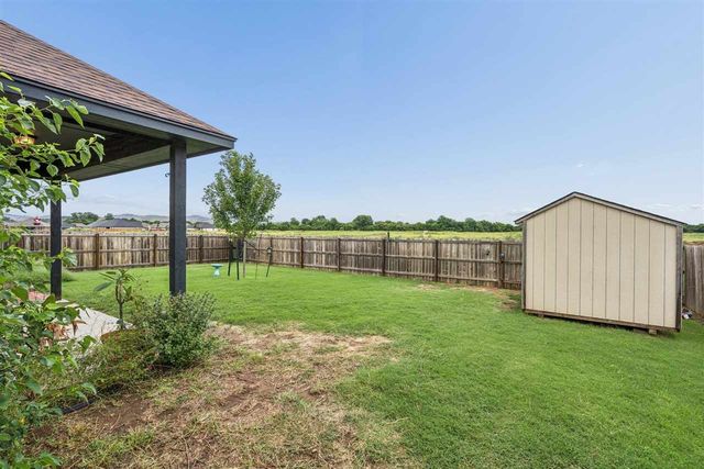 307 N Mountain Meadow, Cache, OK 73527