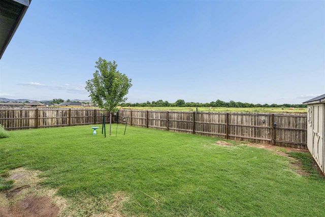 307 N Mountain Meadow, Cache, OK 73527