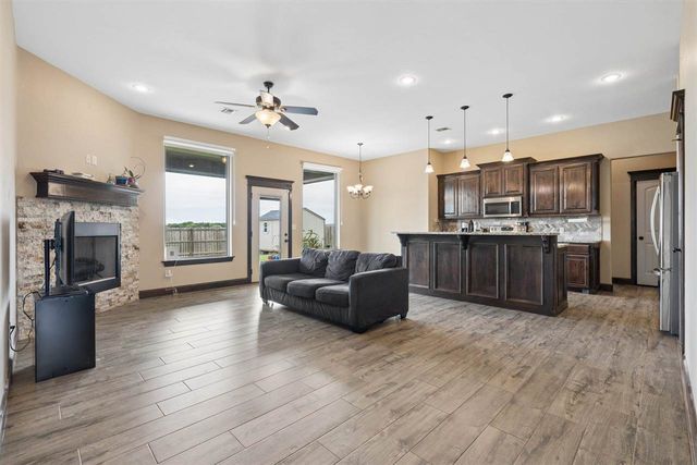 307 N Mountain Meadow, Cache, OK 73527