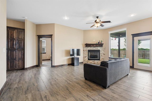 307 N Mountain Meadow, Cache, OK 73527