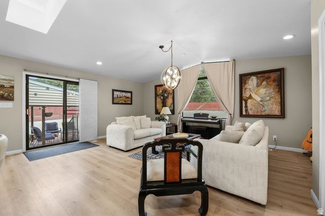 9505 S GARNET DR, Sandy, UT 84094