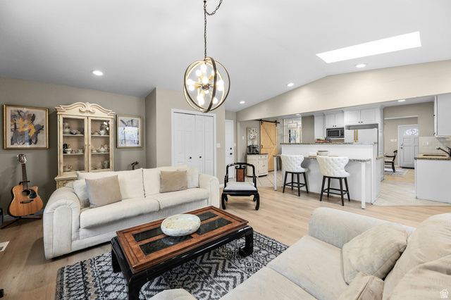 9505 S GARNET DR, Sandy, UT 84094