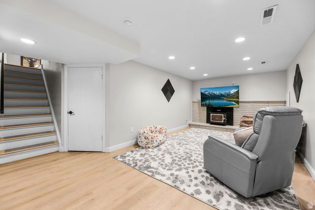 9505 S GARNET DR, Sandy, UT 84094