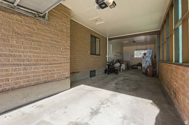 9505 S GARNET DR, Sandy, UT 84094