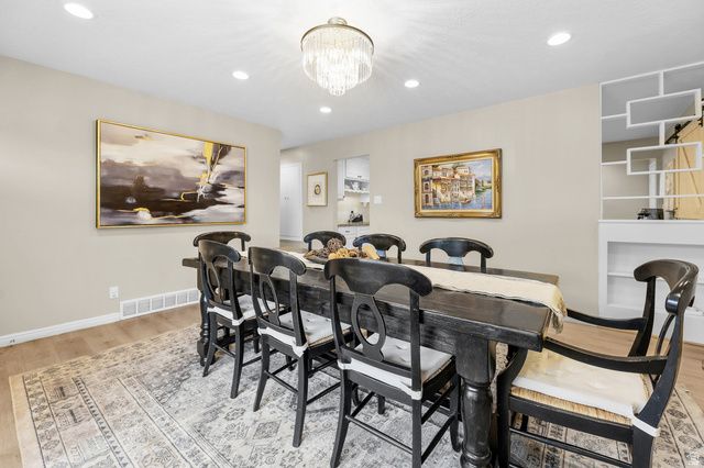 9505 S GARNET DR, Sandy, UT 84094
