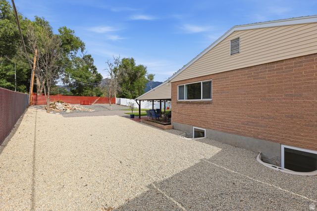 9505 S GARNET DR, Sandy, UT 84094