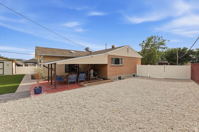 9505 S GARNET DR, Sandy, UT 84094