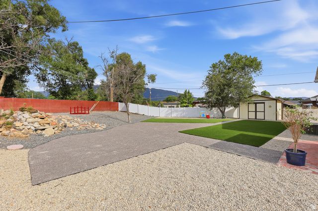 9505 S GARNET DR, Sandy, UT 84094