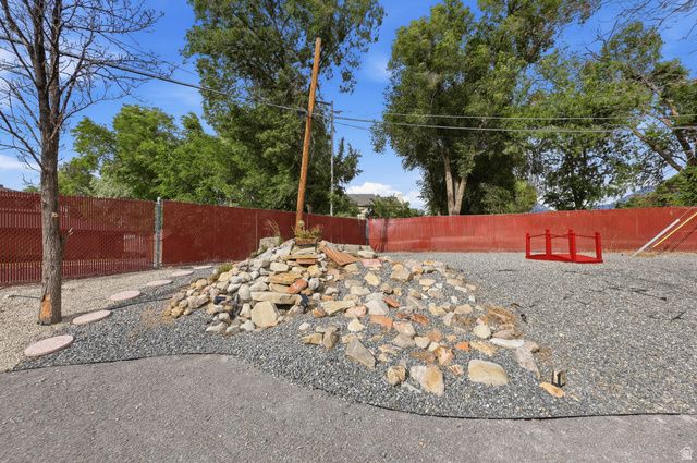 9505 S GARNET DR, Sandy, UT 84094
