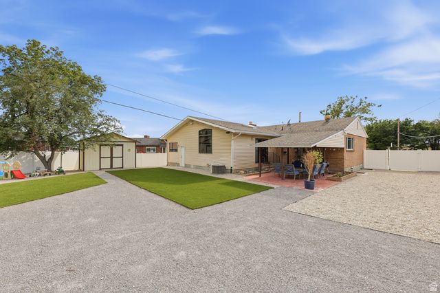9505 S GARNET DR, Sandy, UT 84094