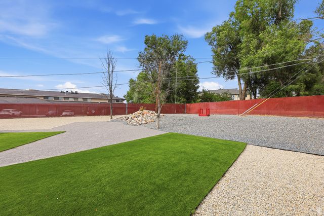 9505 S GARNET DR, Sandy, UT 84094