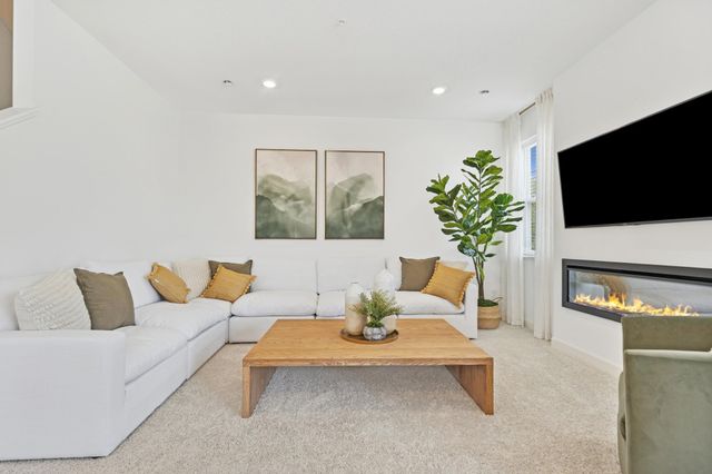 985 Annagaire Curve, Rosemount, MN 55068