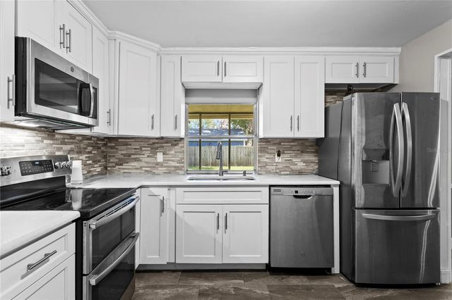 6928 GREENHILL PLACE, Tampa, FL 33617