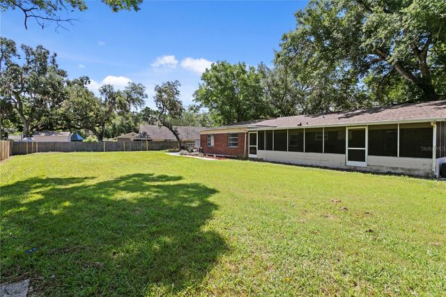 6928 GREENHILL PLACE, Tampa, FL 33617