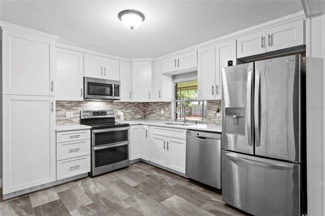6928 GREENHILL PLACE, Tampa, FL 33617