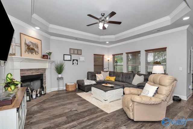 270 Falcon Ridge Drive, New Market, AL 35761