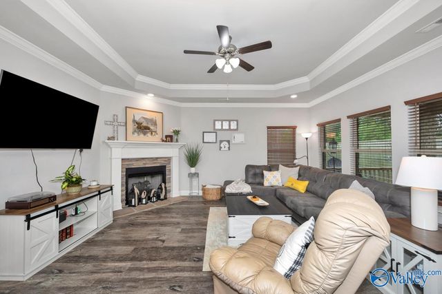 270 Falcon Ridge Drive, New Market, AL 35761