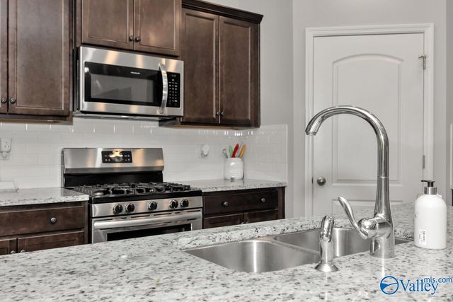 270 Falcon Ridge Drive, New Market, AL 35761