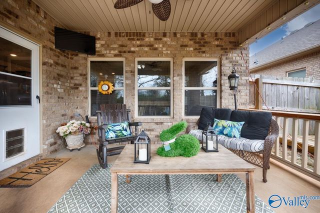 270 Falcon Ridge Drive, New Market, AL 35761