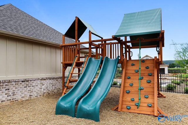 270 Falcon Ridge Drive, New Market, AL 35761