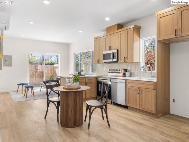 5866 N MISSOURI Ave 4, Portland, OR 97217
