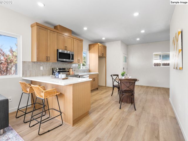 5866 N MISSOURI Ave 4, Portland, OR 97217