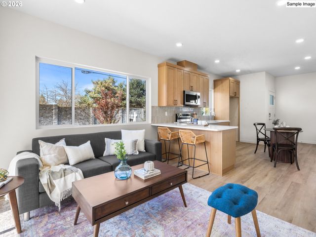 5866 N MISSOURI Ave 4, Portland, OR 97217