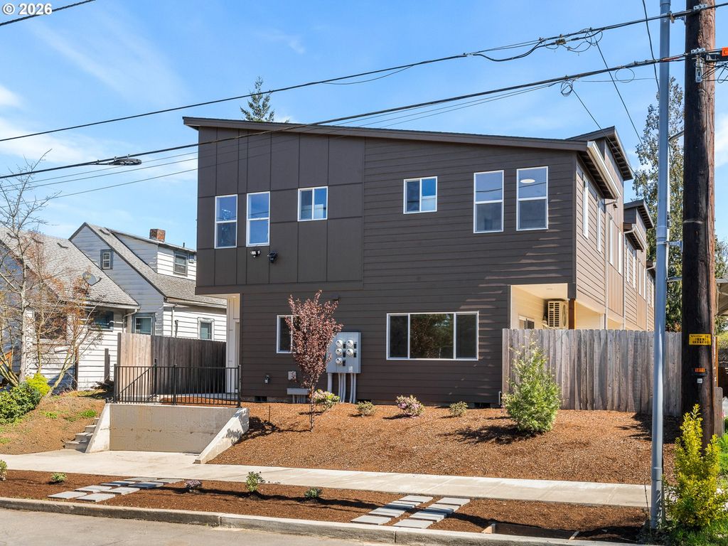 5866 N MISSOURI Ave 4, Portland, OR 97217