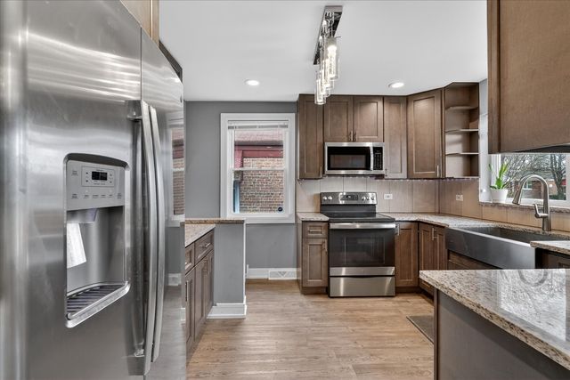 11038 S Eberhart Avenue, Chicago, IL 60628