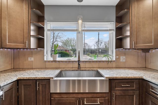 11038 S Eberhart Avenue, Chicago, IL 60628
