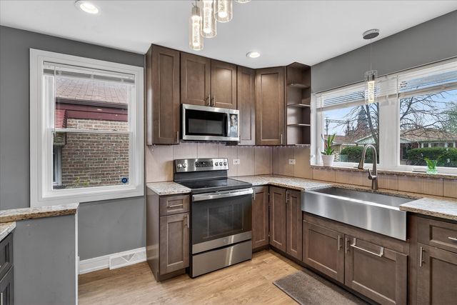 11038 S Eberhart Avenue, Chicago, IL 60628