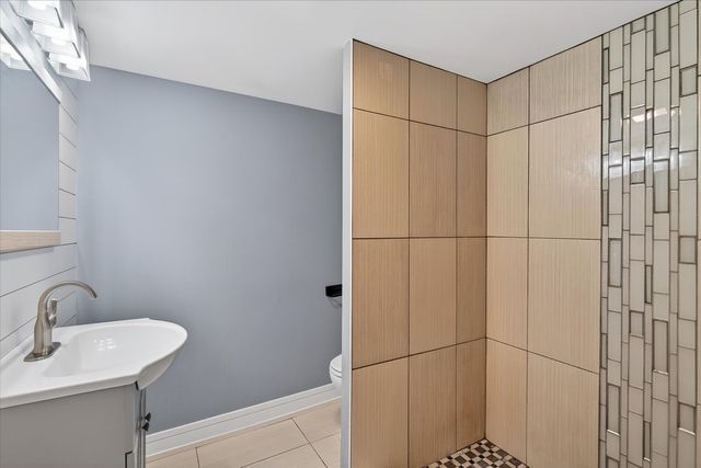 11038 S Eberhart Avenue, Chicago, IL 60628