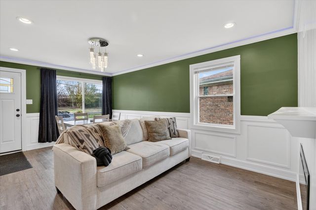 11038 S Eberhart Avenue, Chicago, IL 60628