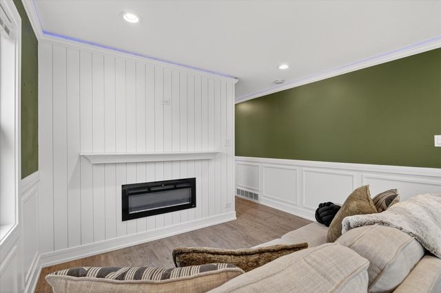 11038 S Eberhart Avenue, Chicago, IL 60628