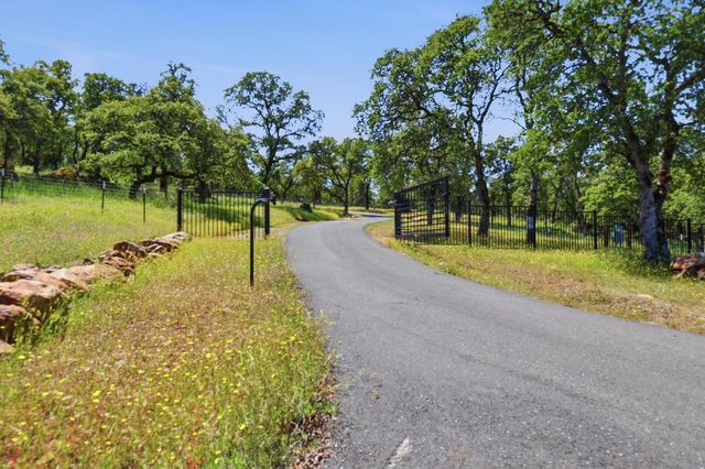 5072 Banca Ct, Browns Valley, CA 95918