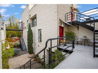 1907 Nw HOYT St, Portland, OR 97209