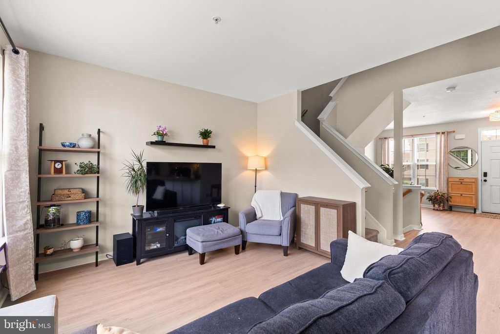 Image 10 of property listing at 2234 LIVE OAK LN #2234, York, PA 17406